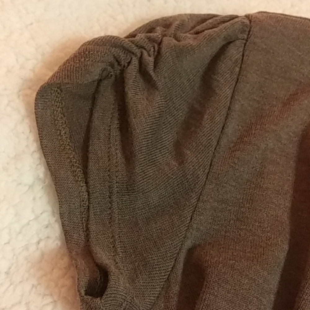 LIKE NEW Blouse Size Medium. - Picture 3 of 6